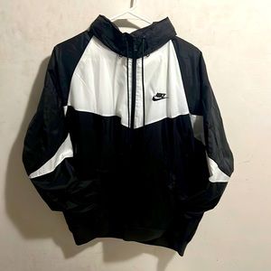 Nike windbreak black/white